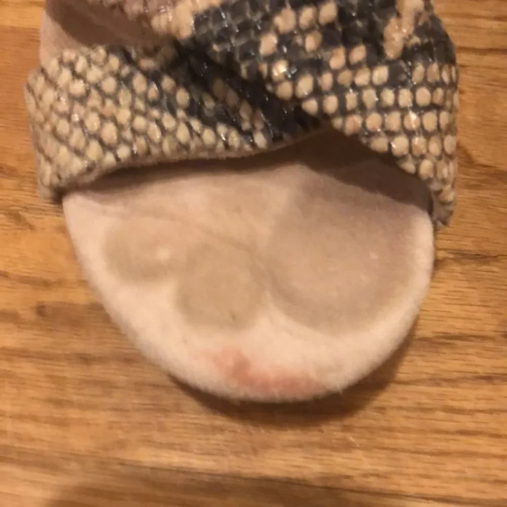 Toms open toe wedges sandals